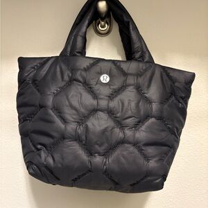 lululemon athletica Black quilty pleasures tote 5l
